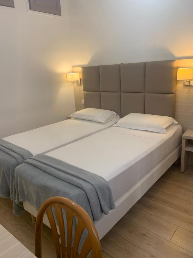 Lutetia Hotel 2*